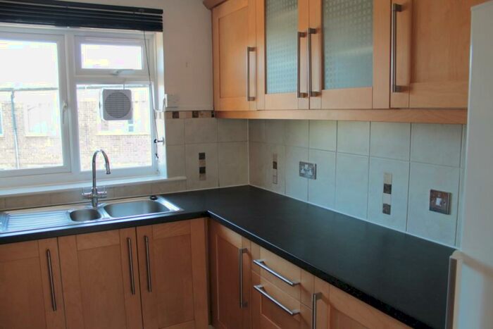 2 Bedroom Maisonette To Rent In Garlands Road, Redhill, RH1