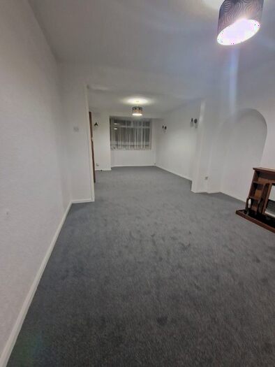 3 Bedroom Terraced House To Rent In Rainham Road, Rainham, RM13