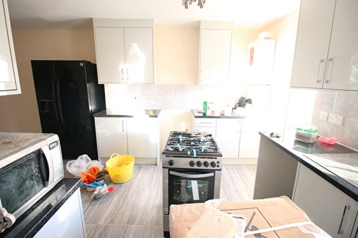 6 Bedroom Terraced House To Rent In Staines Road, Feltham, Greater London, TW14
