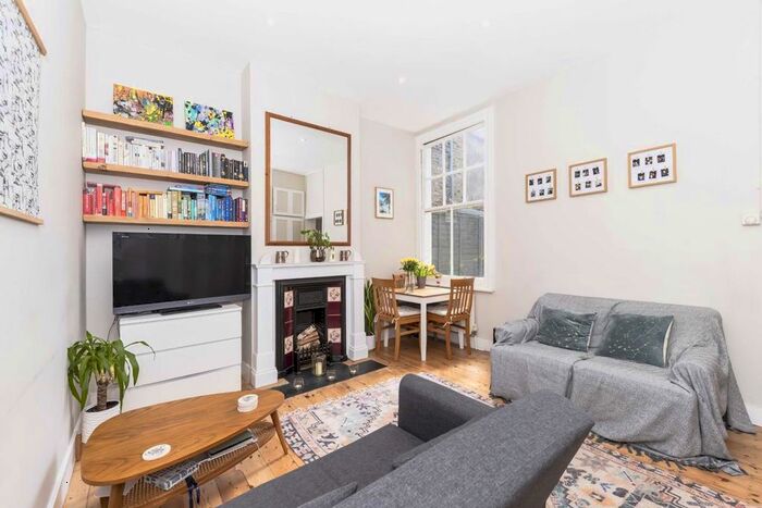 2 Bedroom Flat To Rent In Garratt Lane, London, SW17