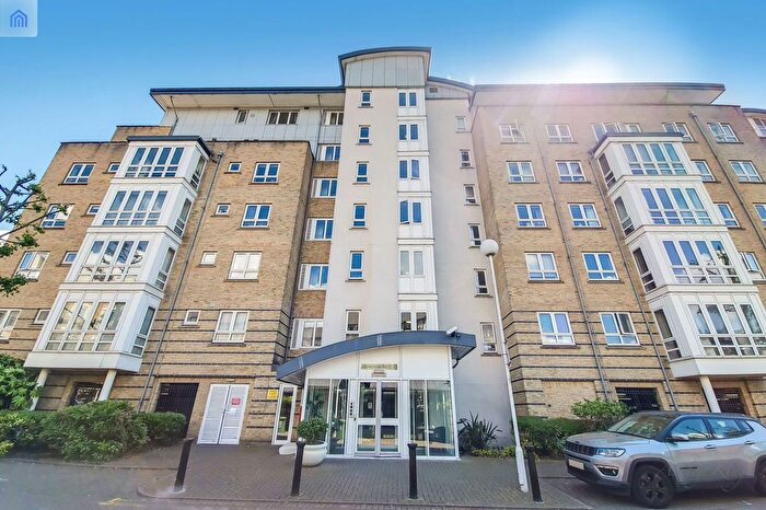 3 Bedroom Flat To Rent In St. Davids Square, London, E14