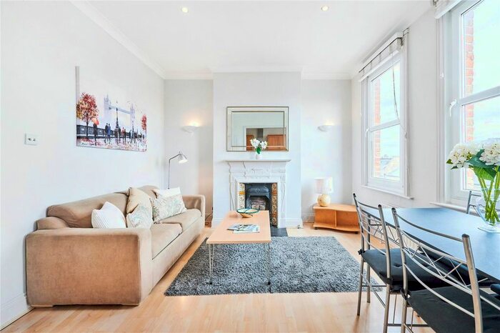 2 Bedroom Flat To Rent In Munster Road, London, SW6