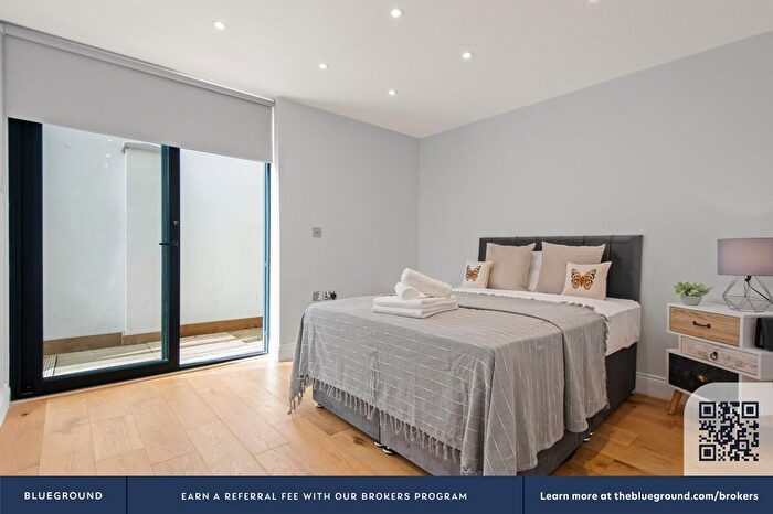 3 Bedroom Flat To Rent In Clapton, N16