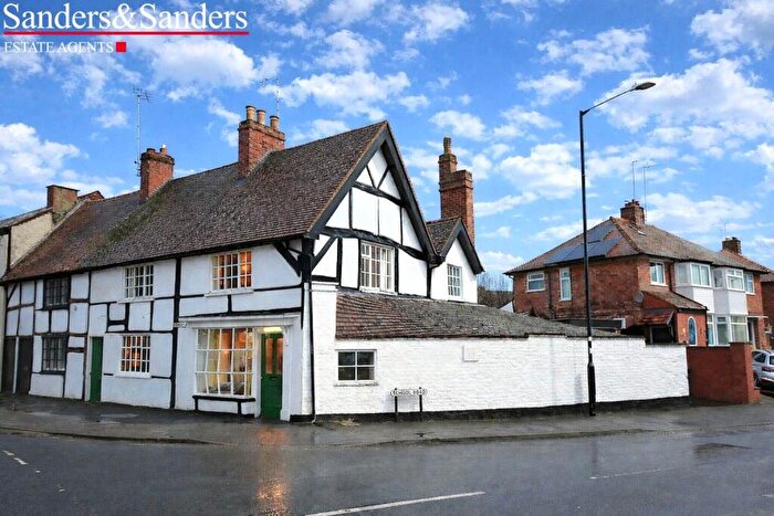 4 Bedroom End Of Terrace House For Sale In Henley Street, Alcester, B49