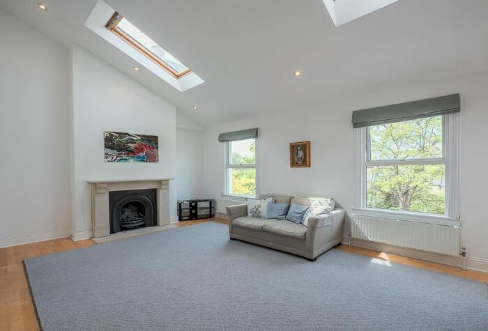 2 Bedroom Flat To Rent In The Chase, London, SW4