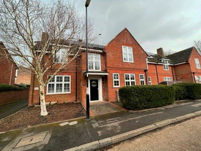 2 Bedroom Apartment To Rent In Holly Lodge, - Seagarth Lane, Southampton, Hampshire, SO16