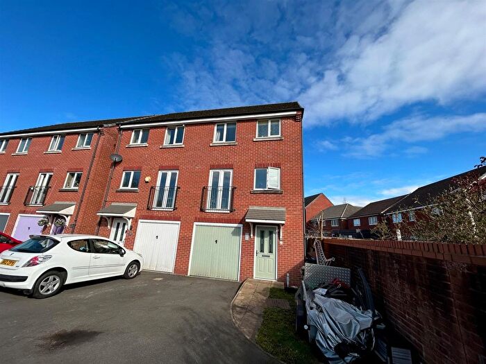 3 Bedroom Town House For Sale In Kearnes Close, Abram, WN2