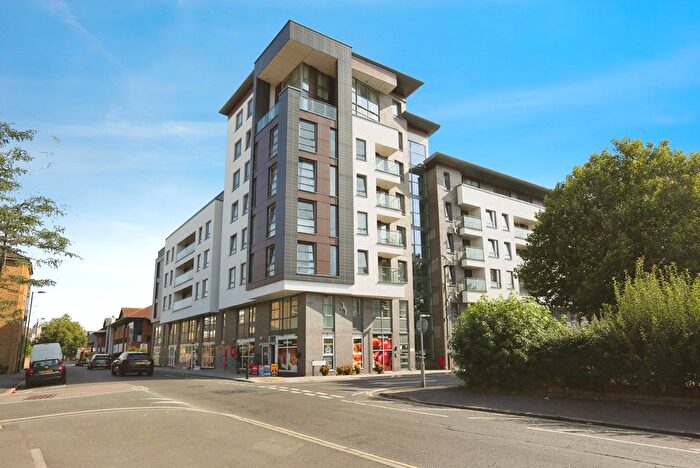 2 Bedroom Flat For Sale In College Street, Southampton, Hampshire, SO14