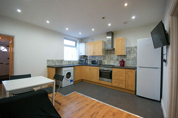 3 Bedroom Terraced House To Rent In Bristol Road, Selly Oak, Birmingham, B29