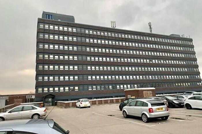 2 Bedroom Flat To Rent In Benbow Street, Sale, M33