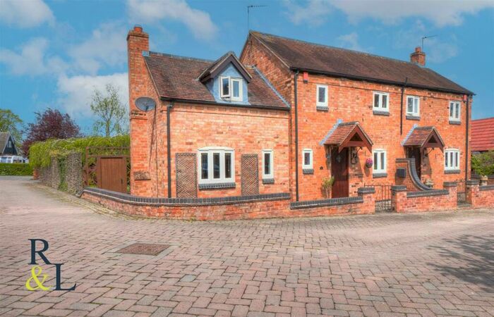 2 Bedroom Cottage For Sale In Brook Farm Court, Willoughby On The Wolds, Loughborough, LE12