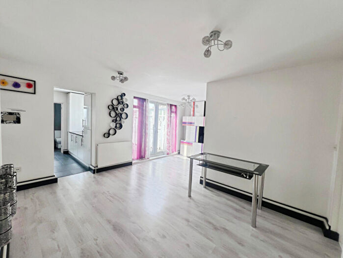 1 Bedroom Flat For Sale In Kingston Road, Epsom, KT19