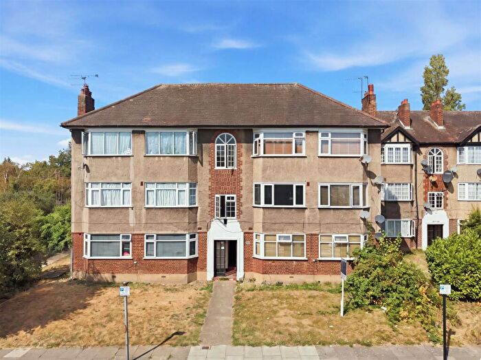 2 Bedroom Flat For Sale In Beresford Gardens, Enfield, EN1