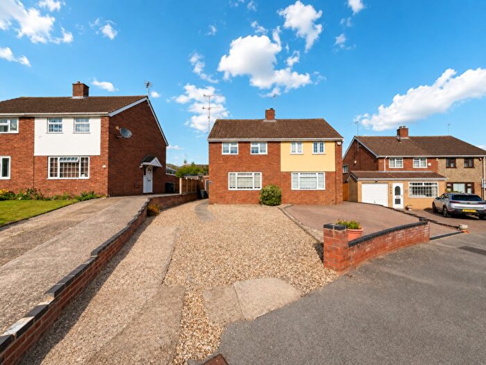 2 Bedroom Semi-Detached House For Sale In Leathwaite Close, Luton, Bedfordshire, LU3
