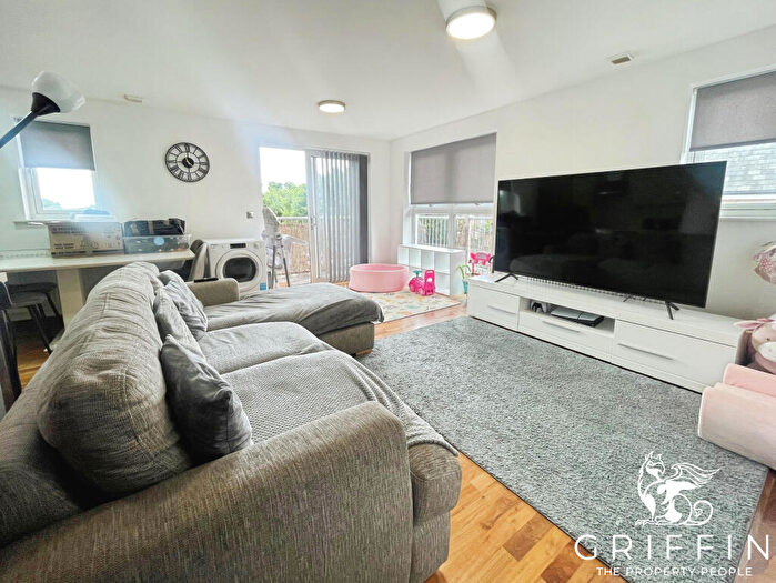 2 Bedroom Flat To Rent In Saxton Close, Grays, RM17