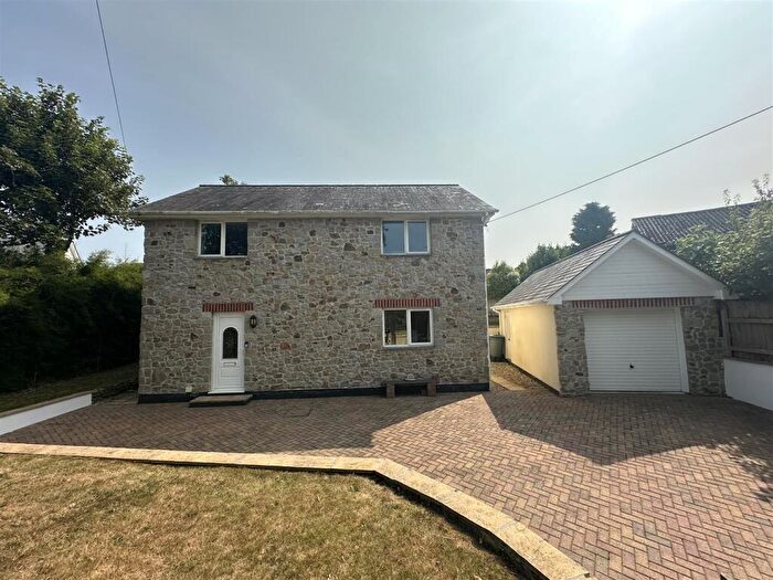 3 Bedroom Detached House For Sale In Chapel Hill, Sticker, PL26