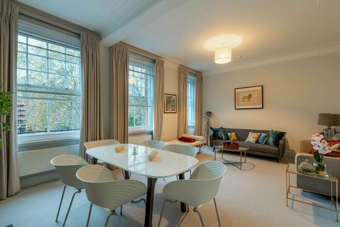 3 Bedroom Flat To Rent In Cadogan Square, Knightsbridge, SW1X