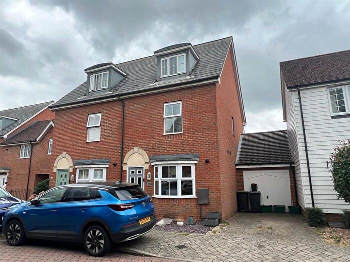3 Bedroom Semi-Detached House To Rent In Hazen Road, Kings Hill, West Malling, ME19