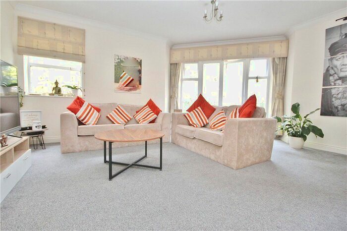 2 Bedroom Flat To Rent In International Way, Sunbury-On-Thames, Surrey, TW16