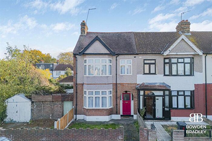 3 Bedroom House For Sale In Littlemoor Road, Ilford, IG1