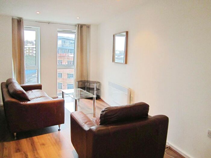2 Bedroom Flat To Rent In East Street, Leeds, West Yorkshire, Uk, LS9