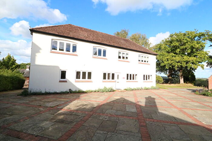 3 Bedroom Flat To Rent In Ruckmans Lane, Okewood Hill, RH5