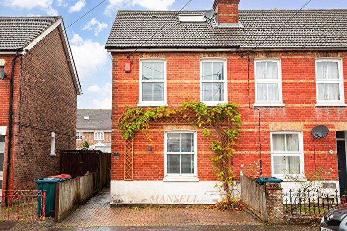 3 Bedroom Semi Detached House For Sale In Princess Road, Crawley, RH11