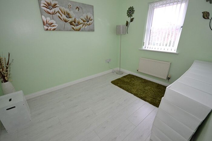 4 Bedroom Semi-Detached House For Sale In Thamesbrook, Hull, HU7