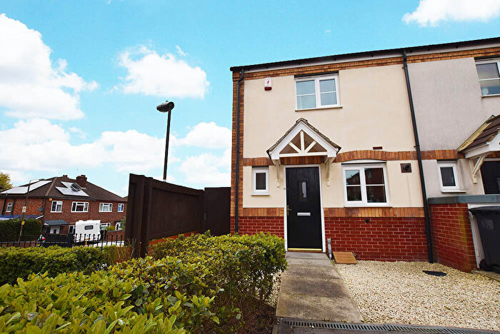 2 Bedroom Town House To Rent In Palmerston Road, Ilkeston, Derbyshire, DE7