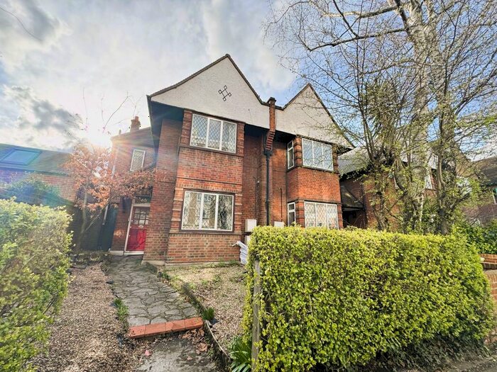 2 Bedroom Flat To Rent In Heathfield Road, London, SW18