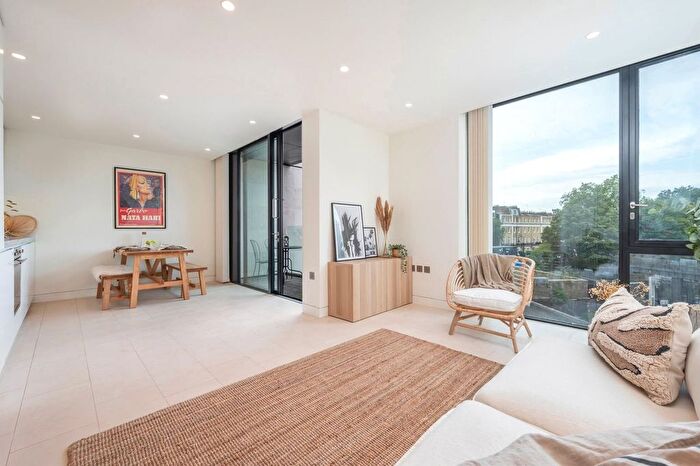 2 Bedroom Flat To Rent In Latitude House, Oval Road, Camden, London, NW1
