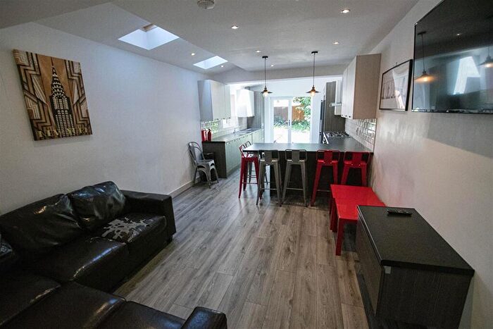 6 Bedroom House To Rent In Hubert Road, Birmingham, West Midlands, B29