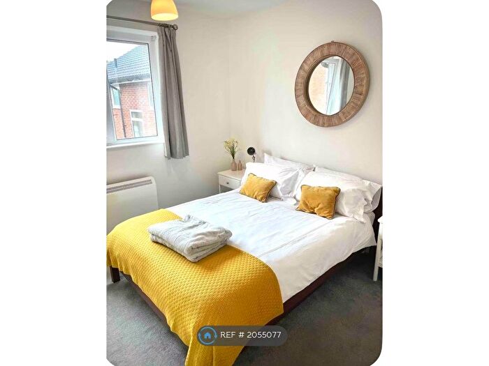 1 Bedroom Flat To Rent In Pembroke Court, Oxford, OX4