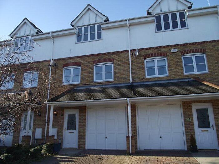 3 Bedroom Town House To Rent In Seaforth Grove, Southend-On-Sea, SS2