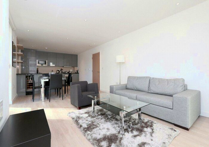 2 Bedroom Flat To Rent In Devan Grove London, N4