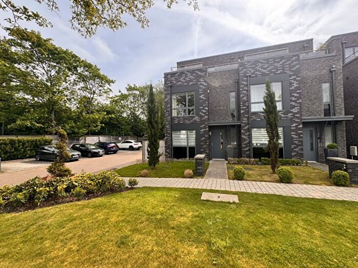 5 Bedroom Property To Rent In Kensal Drive, Didsbury, M20