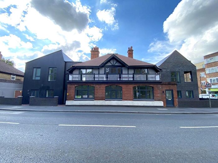 2 Bedroom Flat To Rent In Cricket Green, Mitcham, CR4