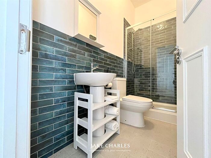 1 Bedroom Flat To Rent In High Street, Hornsey, London, N8