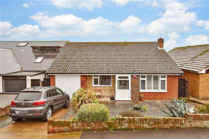 2 Bedroom Detached Bungalow For Sale In Kings Avenue, Broadstairs, Kent, CT10