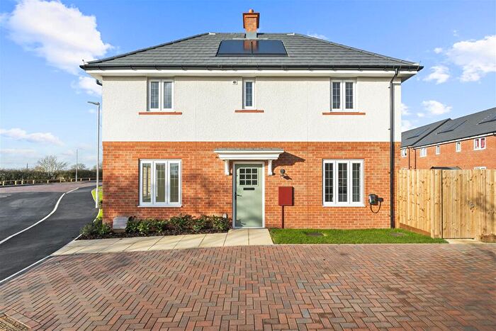 3 Bedroom Detached House For Sale In Snowhill Place, Toddington, LU5