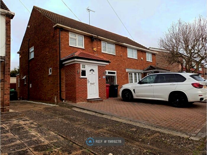 3 Bedroom Semi-Detached House To Rent In Alderbury Road, Langley, Slough, SL3