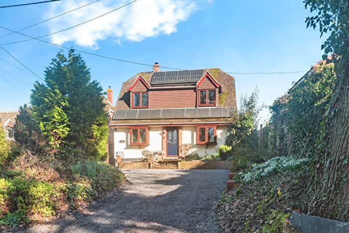 4 Bedroom Detached House For Sale In New Road, Tadley, RG26