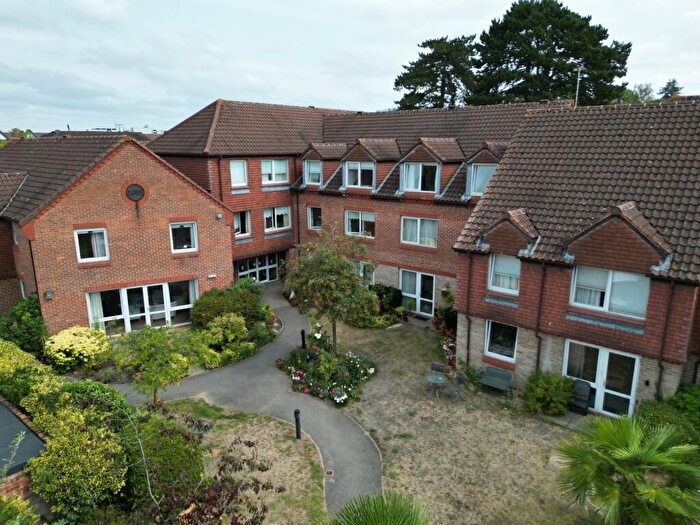 1 Bedroom Apartment For Sale In Weybridge, Surrey, KT13
