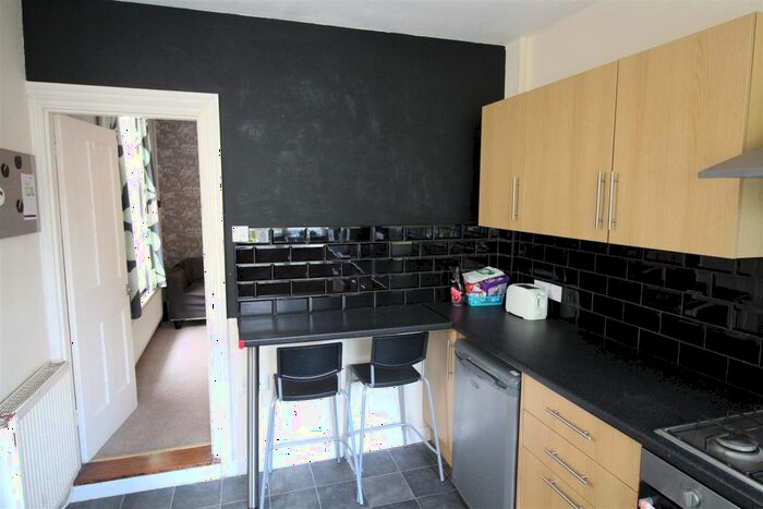 5 Bedroom Terraced House To Rent In Victory Road, Portsmouth, PO1