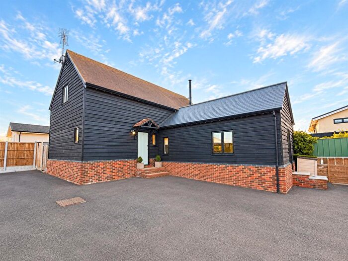 3 Bedroom Detached House For Sale In Waltons Hall Road, Stanford-Le-Hope, SS17