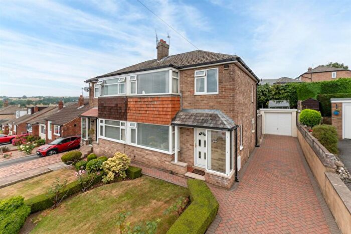 3 Bedroom Semi-Detached House For Sale In Banksfield Crescent, Yeadon, LS19