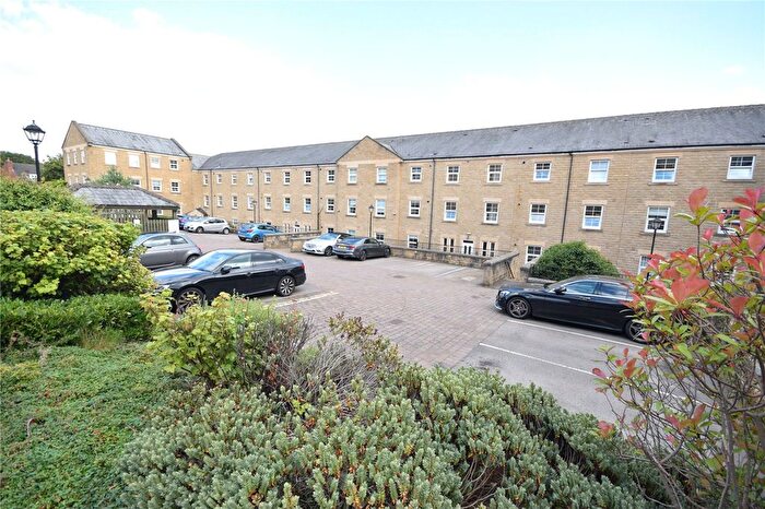 2 Bedroom Flat To Rent In Stoneleigh Court, Leeds, LS17