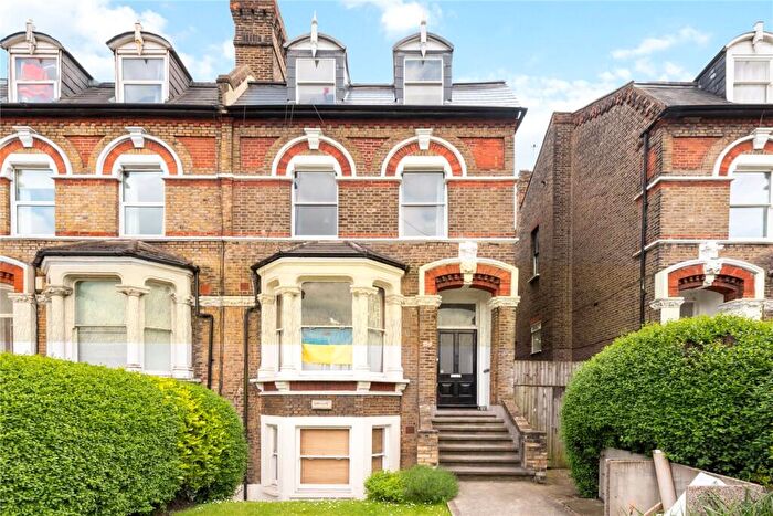 3 Bedroom Apartment For Sale In New Cross Road, London, SE14