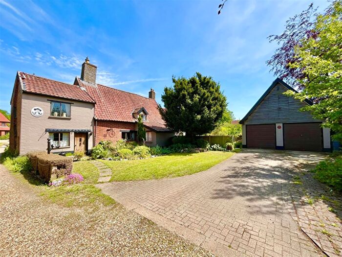 4 Bedroom Property For Sale In Griffin Lane, Attleborough, NR17