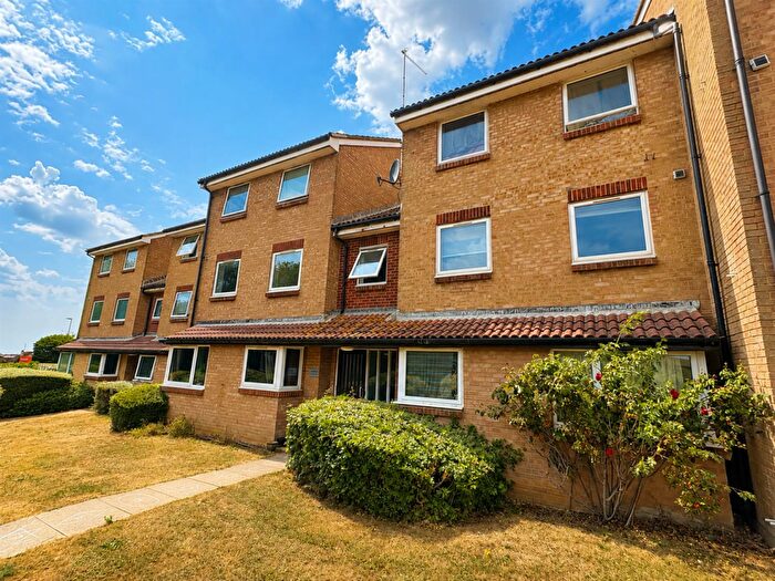 2 Bedroom Flat For Sale In Lake Drive, Peacehaven, BN10
